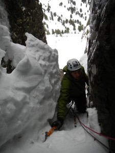 alpinisme hivernale et goulottes dans le massif de Belledonne proche de Grenoble. Alpinisme hivernal facile à Chamrousse.