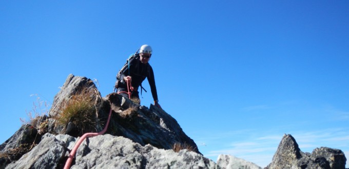initiation à l'alpinisme sur les arêtes du pin dans Belledonne