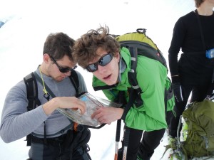 stage de formation en Sécurité-avalanche:secours DVA, organiser une recherche en avalanche Gestion de l’itinéraire en ski:préparation de sortie et gestion de la trace Sécurité sur glacier en ski: encordement et secours en crevasses en ski