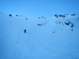 ski hors piste avec un guide de haute montagne à l'alpe d'huez et vaujany