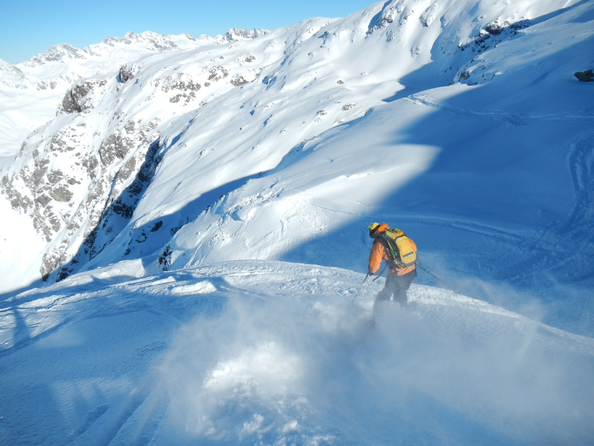 Ski Hors Piste à l'Alpe d'Huez. Au Départ du Dôme des Rousses, Vaujany en direction des Pérrins.