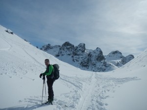 ski de randonnée à la brêche Robert Nord, en direction des Vans en face, massif de belledonne
