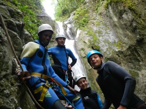 initiation au canyoning avec des jeunes dans le Vercors
