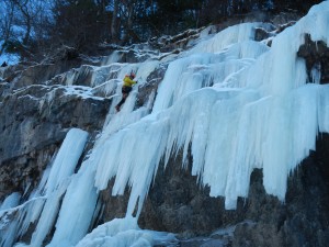 escalade sur glace avec un guide autour de La Grave